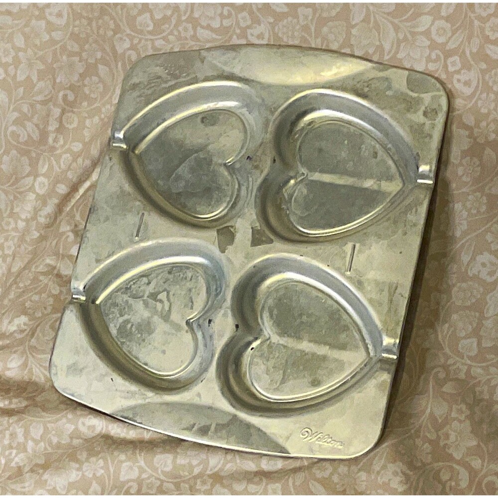 Wilton Aluminum 4-Cavity Heart Cake Pan 9 in Silver Oven Safe 450°F